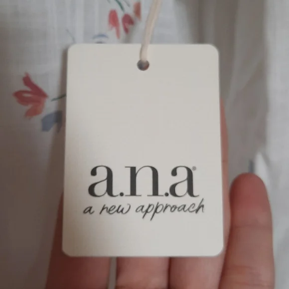 A.N.A women's top size XS New with tags - Picture 2 of 6